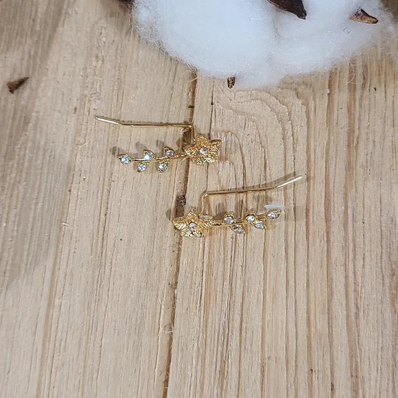 ✨️✨️NEW✨️✨️STUNNING!! FLOWER Ear Climber Earrings with Tiny CZ'S in GOLD Plating - Picture 14 of 14